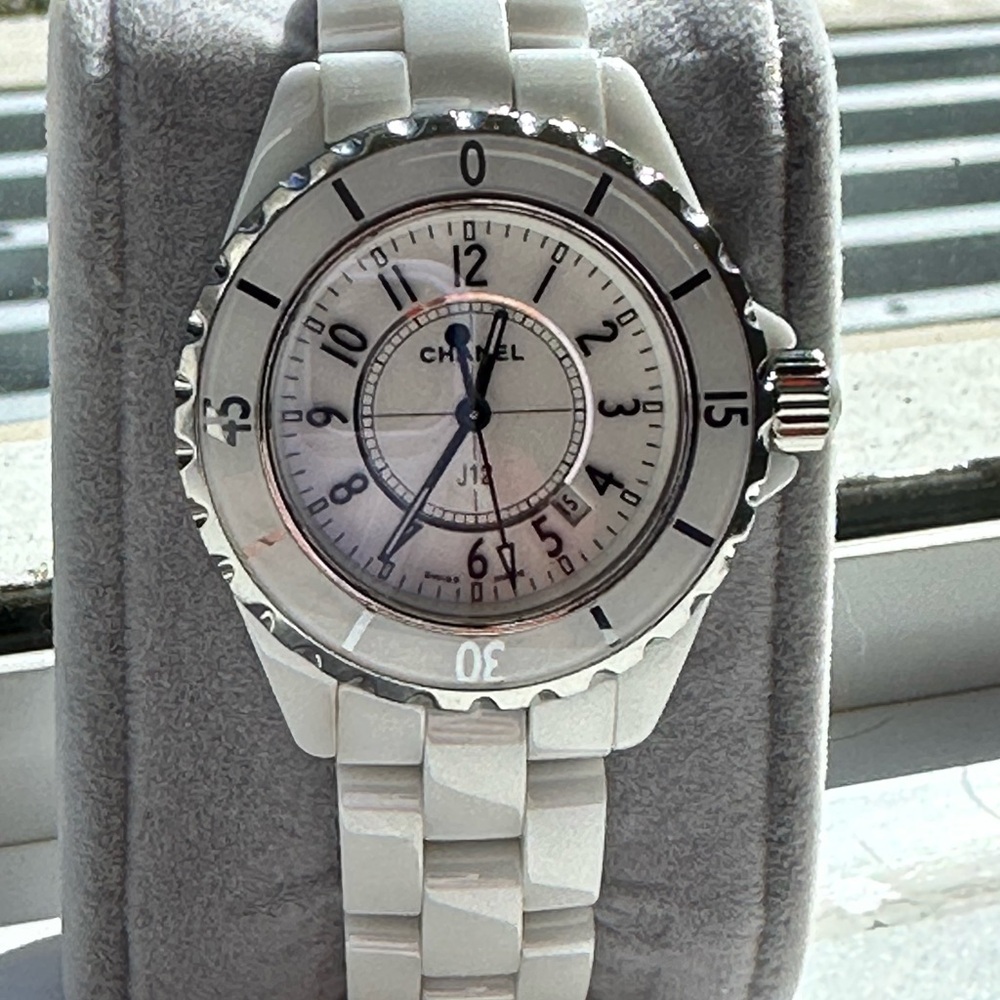 CHANEL J12 White Ceramic Watch Preloved - Picture 5 of 9